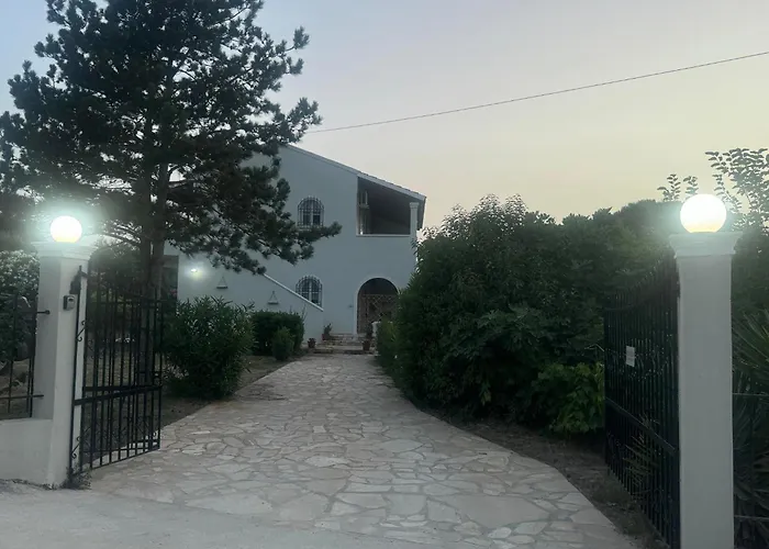 Kouros Apartments