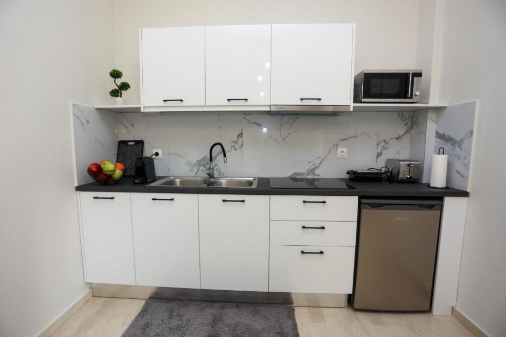 Kouros Apartment *