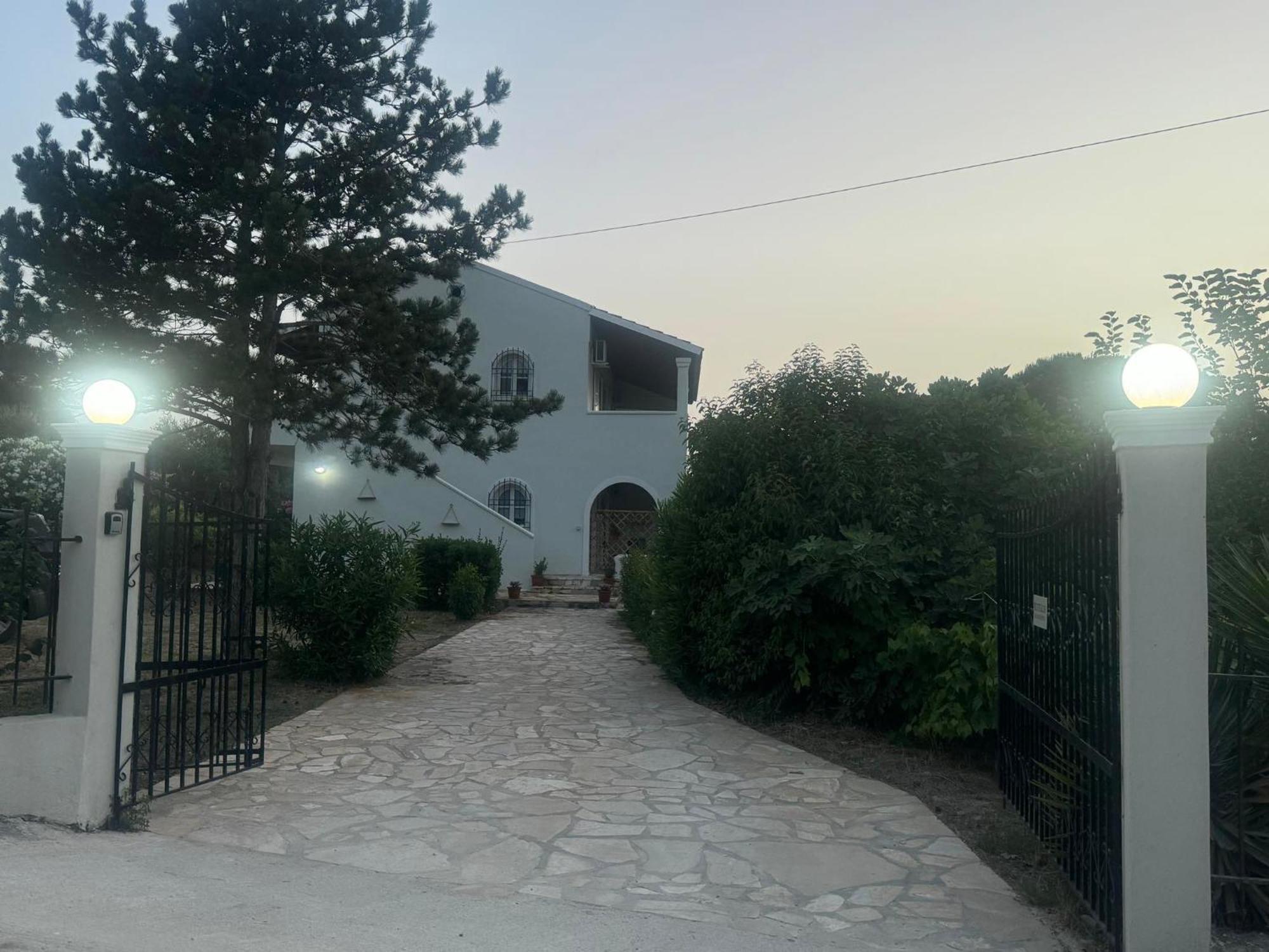 Kouros Apartment