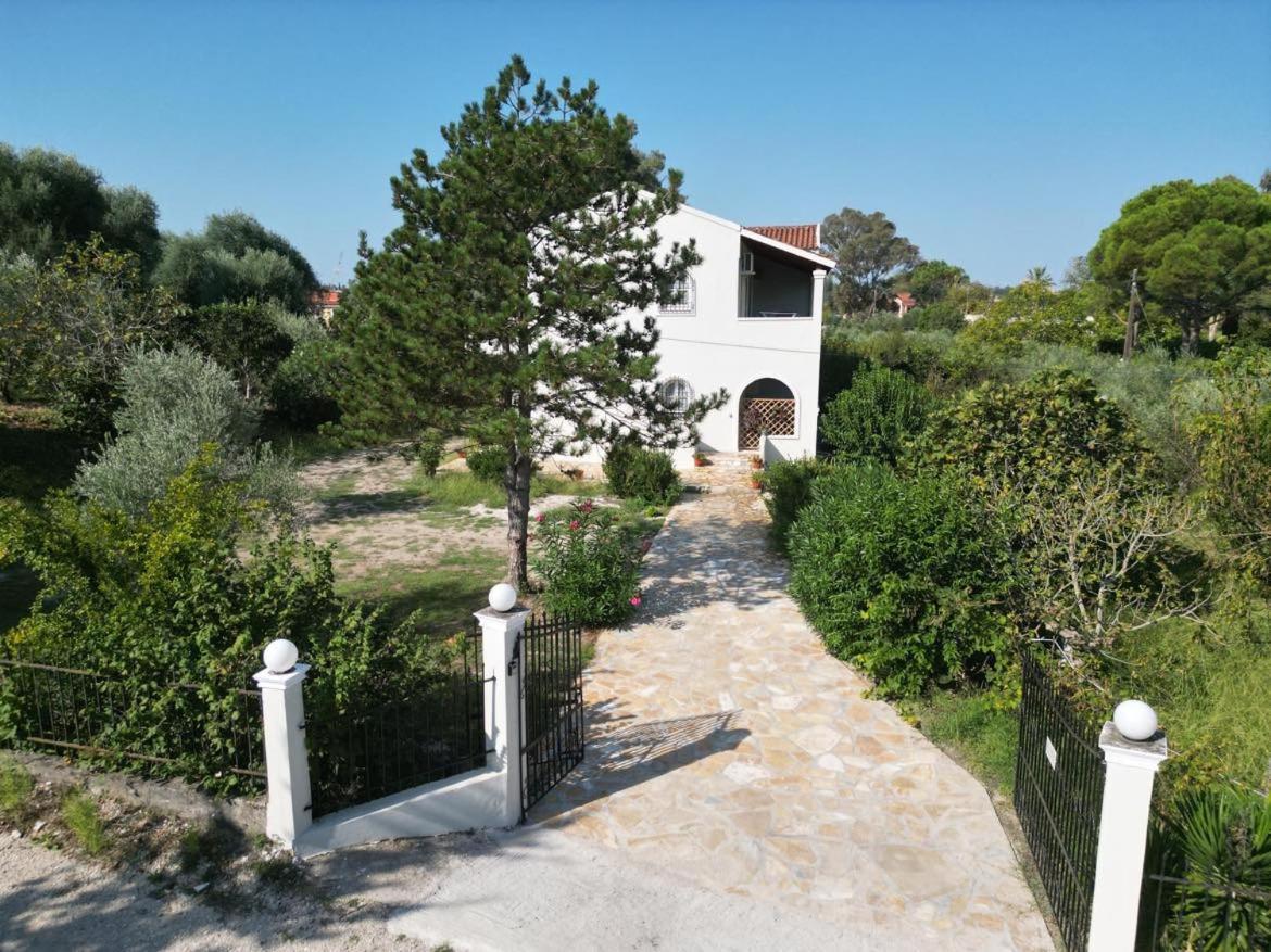 Kouros Apartmán *
